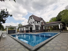 PRIVATE VILLA LOT 986 at A'Famosa Resorts Melaka Villa, 5rooms, private pool, BBQ, KARAOKE with surcharge